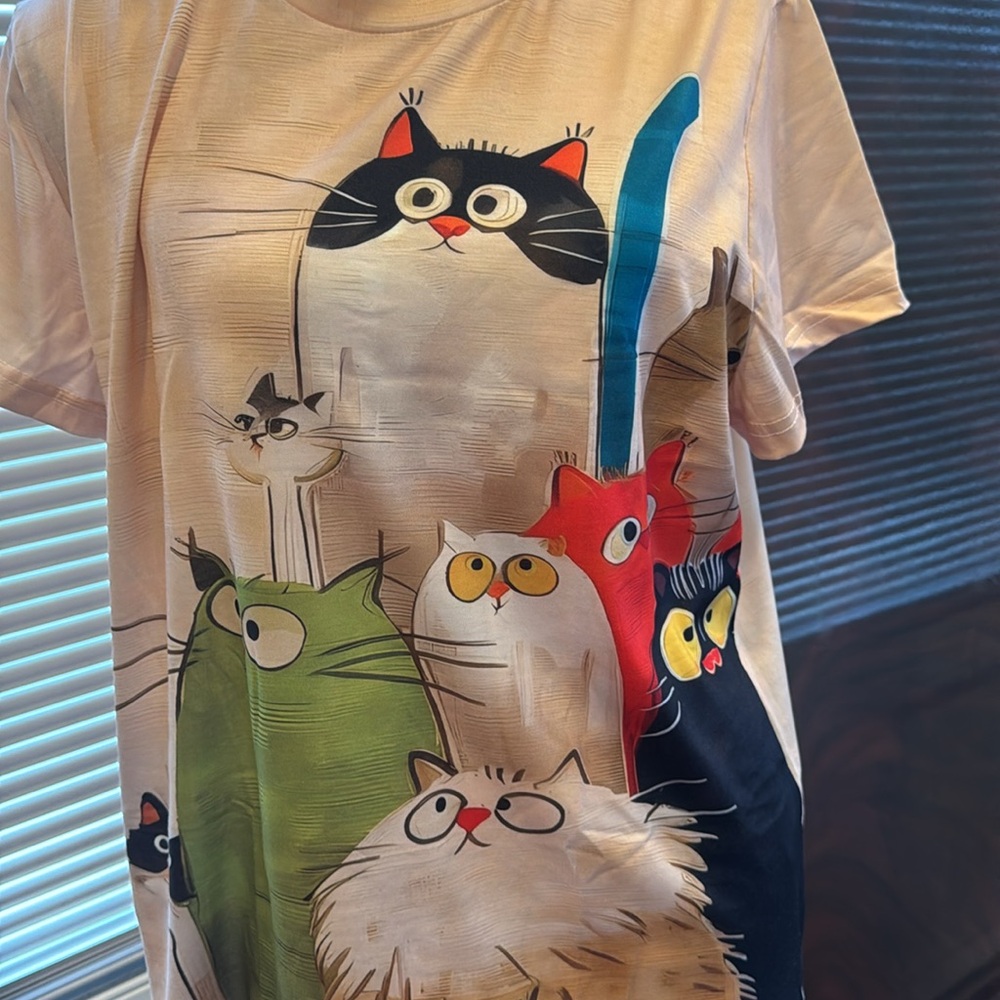🌻$11 DEAL!🌻 Colorful Cat Print T-Shirt for Cat Lovers - Picture 3 of 3